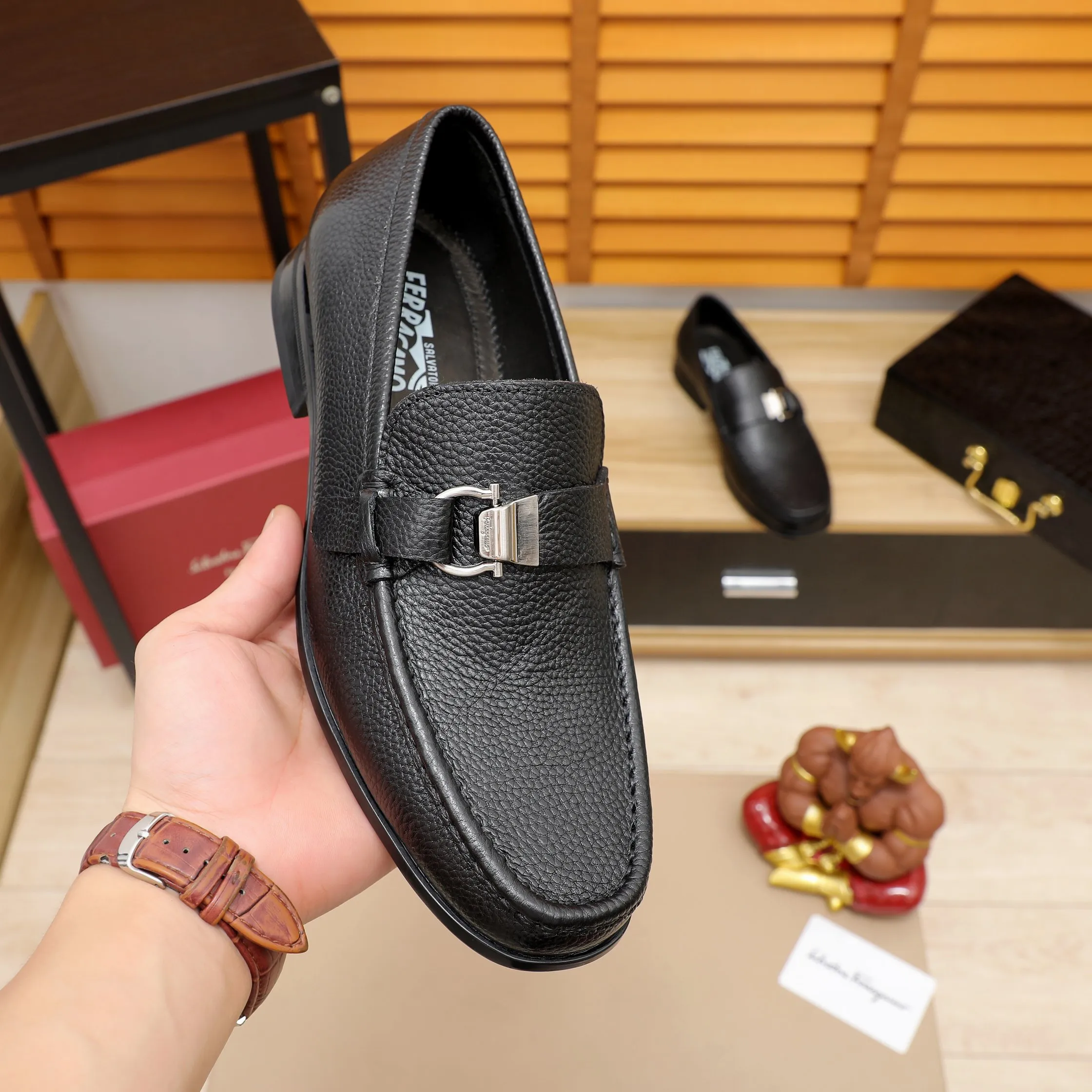 Men's shoes 💰540 🕷🕷🐂【Ferragamo】Ferragamo Popular fashionable casual shoes🇨🇳Official website counter 1:1 production, original mold opening💯Good quality visible, imported high-end first-layer pebbled calfskin, water-dyed🐂leather lining🌿very clear texture, high-quality waterproof, non-slip and wear-resistant outsole🎋high quality and low price, truly handmade🍓Black optional! Code number 38-45……